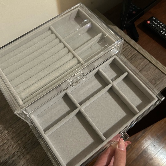 Clear Acrylic Drawer Organizer - Picture 4 of 6